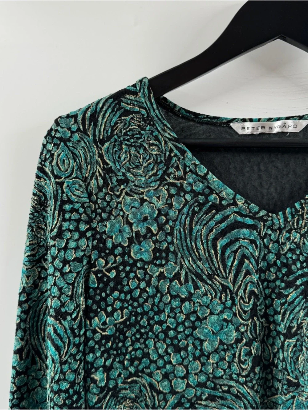 Peter Nygård Green Patterned Top – Estimated Women’s Medium - Picture 2 of 7